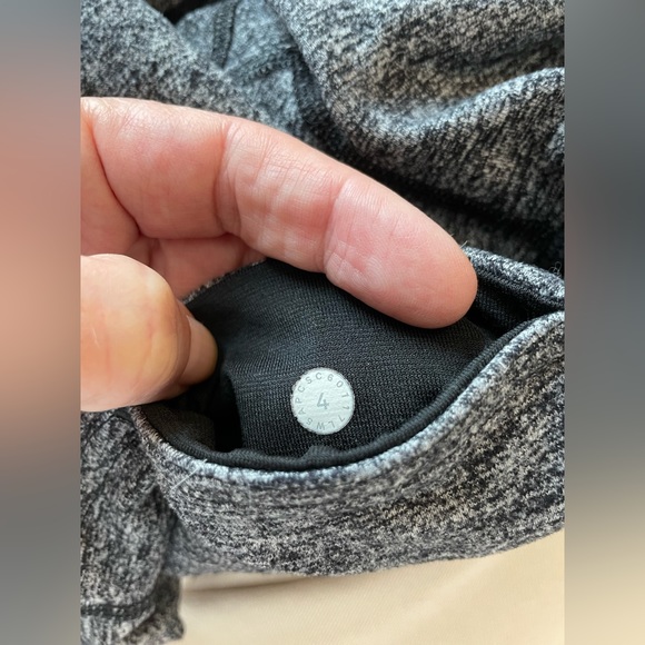 Lululemon Wunder Under low rise tight, heathered black, size 4, 28” inseam - Picture 3 of 3